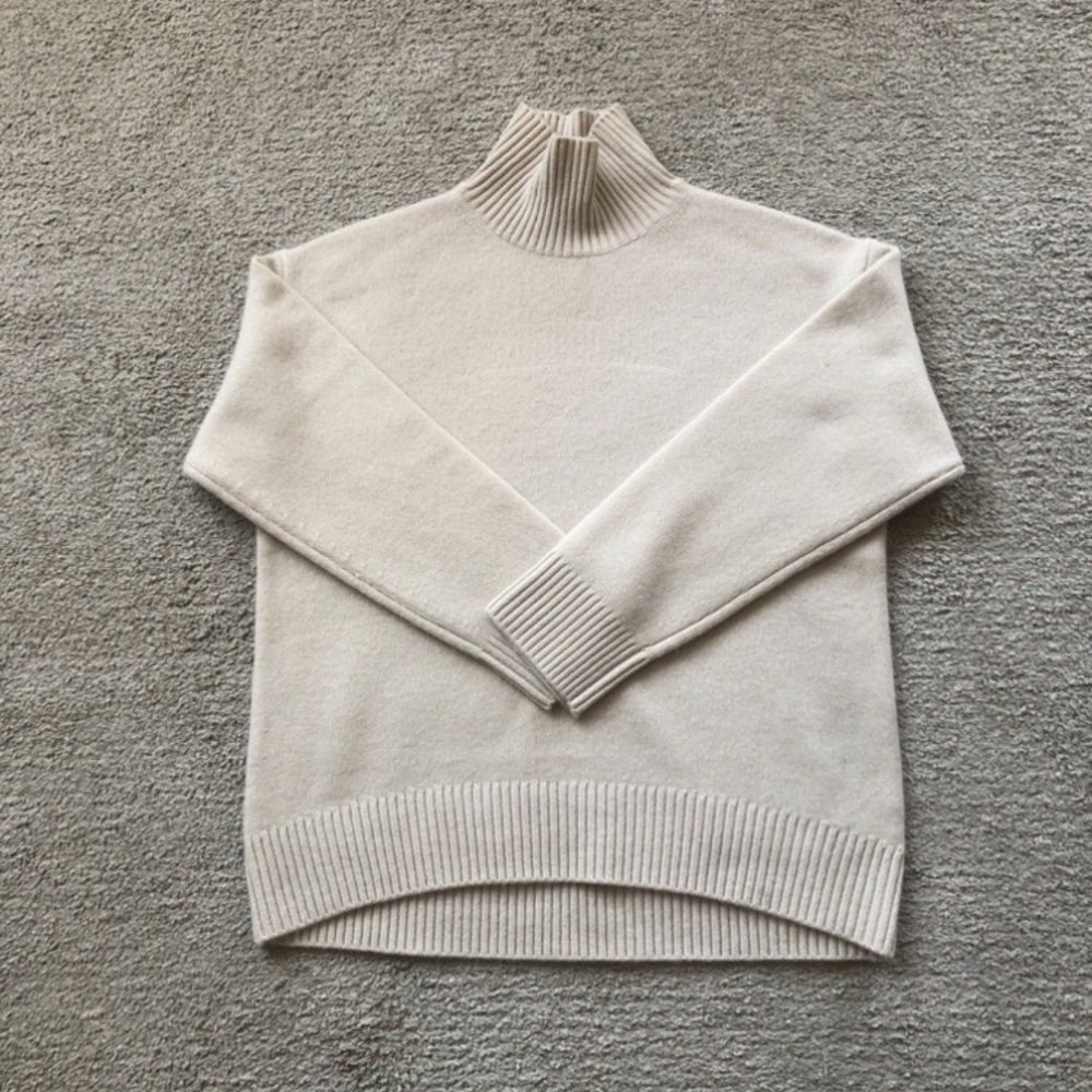 Aritzia - Babaton 100% Cashmere Mock Turtleneck.NWOT.